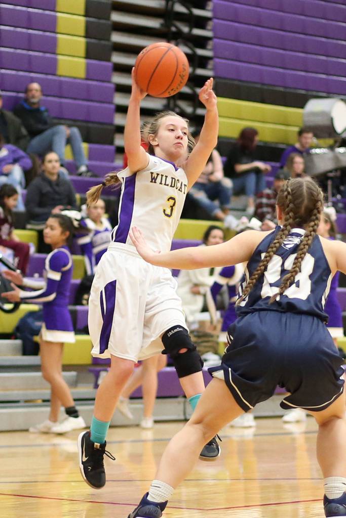 Oak Harbors Miranda Wilson (3) fires a jump pass.(Photo by John Fisken)
