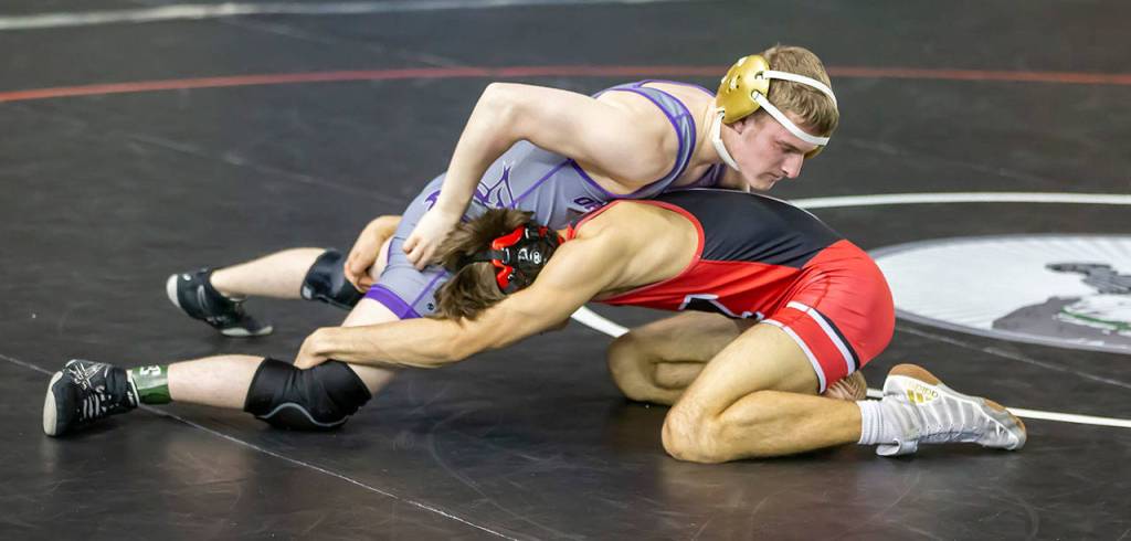 Oak Harbors Thibault Simorato, left, and Yelms Reise Eide.(Photo by John Fisken)