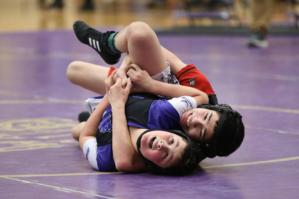 Jadil Estrata, right, goes for the pin.(Photo by John Fisken)