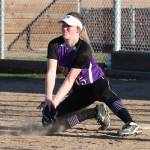 Kait Scheer scoops a low throw at first base.(Photo by John Fisken)