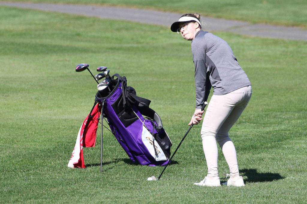 Hannah Rogers prepares to shoot from the fairway.(Photo by John Fisken)