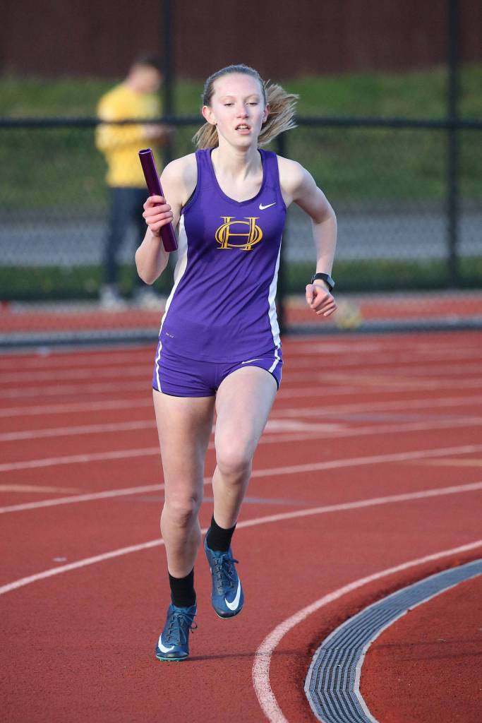 Courtney VanGiesen runs a leg in the 4x400 relay.(Photo by John Fisken)