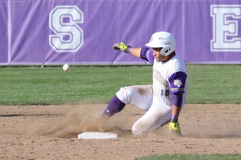 Donny Kloewer slides safely into second base.(Photo by John Fisken)