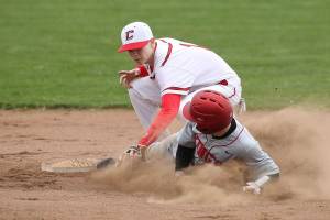 Rally runs dry, Wolves lose 3-2 / Baseball