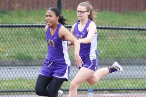 Oak Harbor beats MV, loses to Arlington / Track