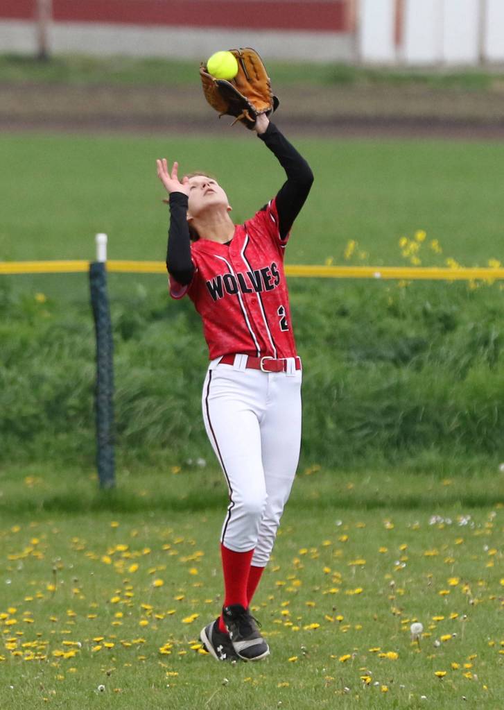 Chloe Wallace hauls in a flyball.(Photo by John Fisken)