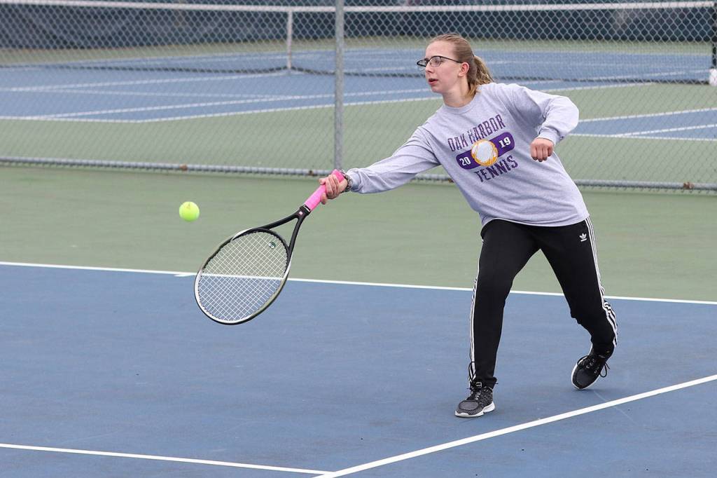 Monique Stolmeier flips a shot in first doubles.(Photo by John Fisken)