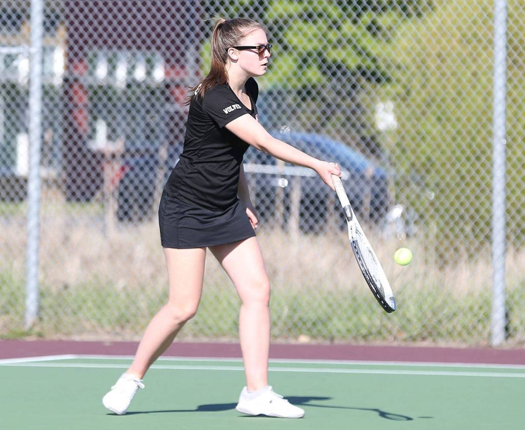 Eryn Wood flips a shot over the net.(Photo by John Fisken)