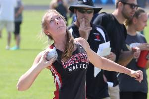 Conlisk shines as Wolves place 4th at district meet / Track