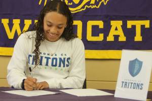 Dean signs to play for Edmonds / Volleyball