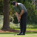 Tim Wyer prepares to putt.(Submitted photo)