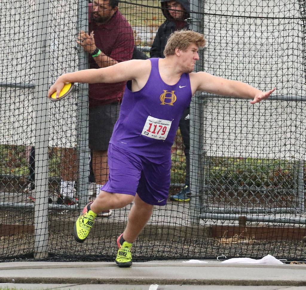 Oak Harbors Michael Fisken gets ready to launch the discus. (Photo by John Fisken)