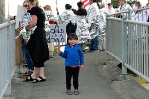 Islanders join protest against detention centers