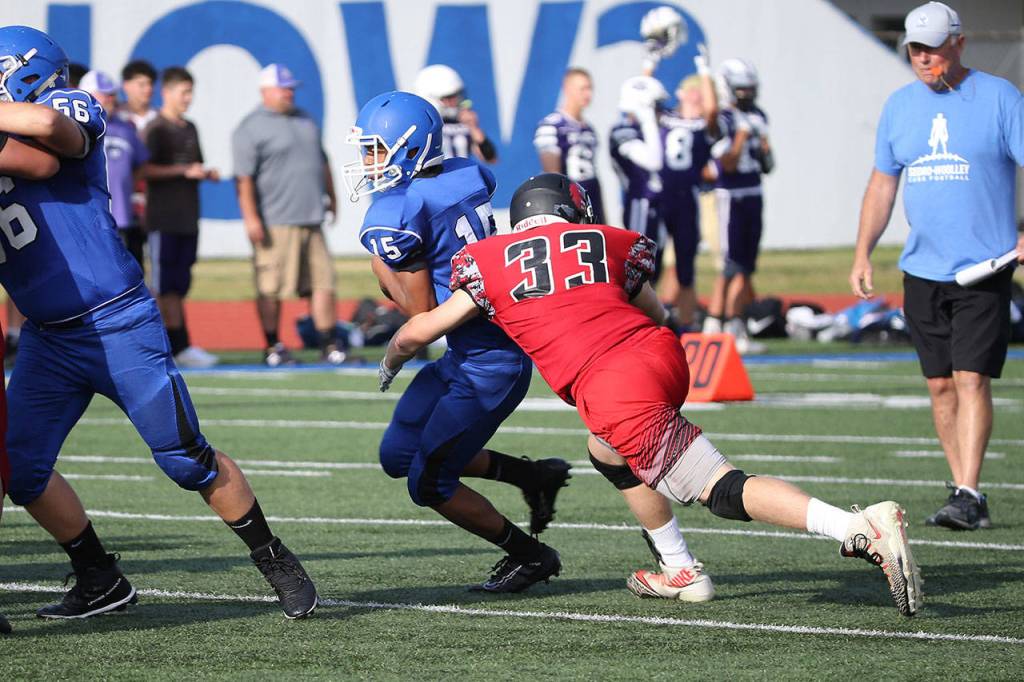 Gavin Knoblich drags down a Sedro-Woolley runner.(Photo by John Fisken)