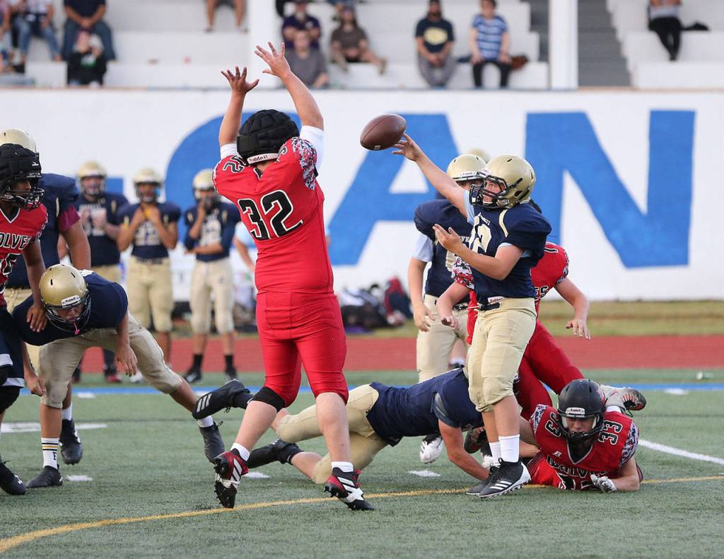 Andrew Martin defends a pass in Fridays jamboree.(Photo by John Fisken)