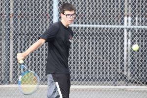 Wolves fall to Falcons in opener / Tennis