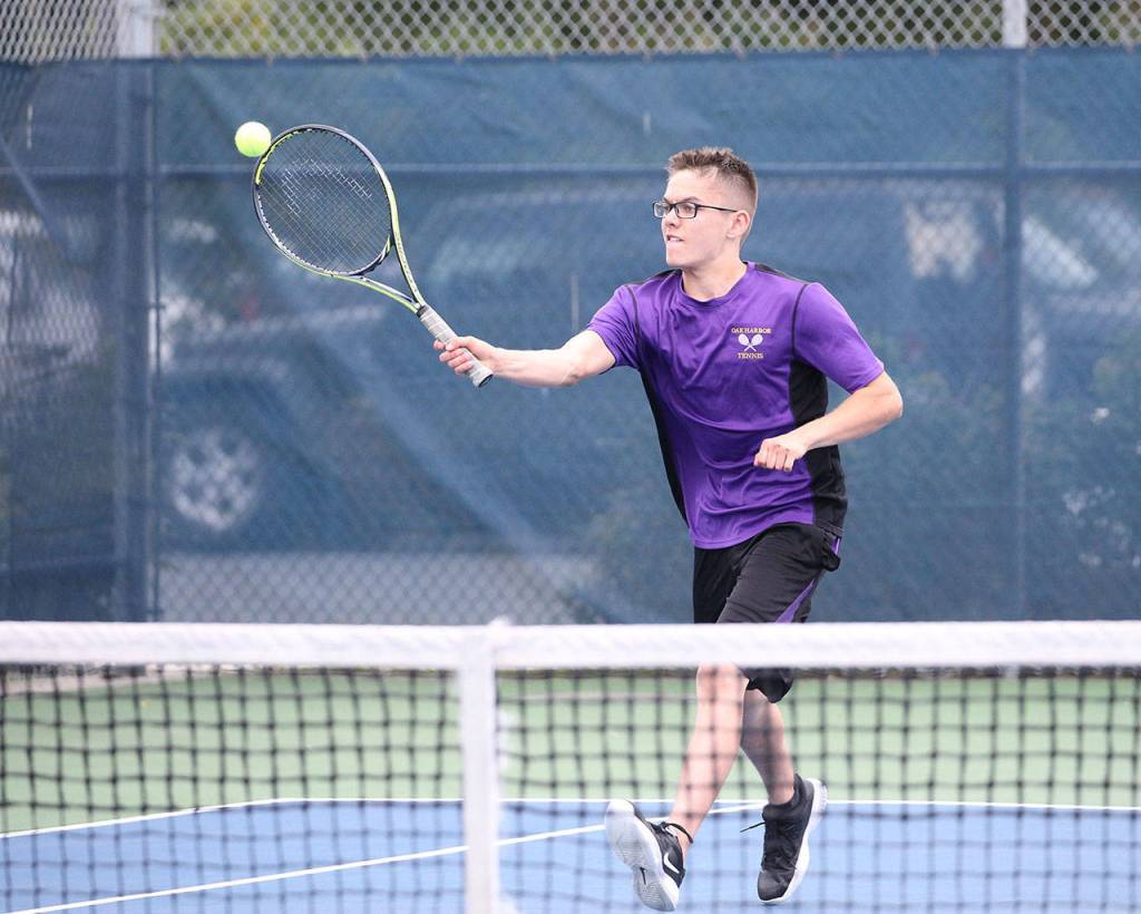 Ezra Franklin slaps an overhand shot.(Photo by John Fisken)