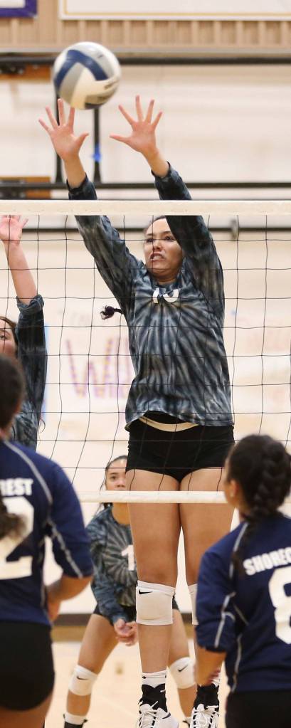 Jasmine Ford rises above the net for a block.(Photo by John Fisken)