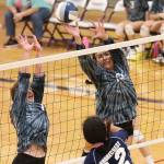 Oak Harbor wins wild one with Shorecrest / Volleyball