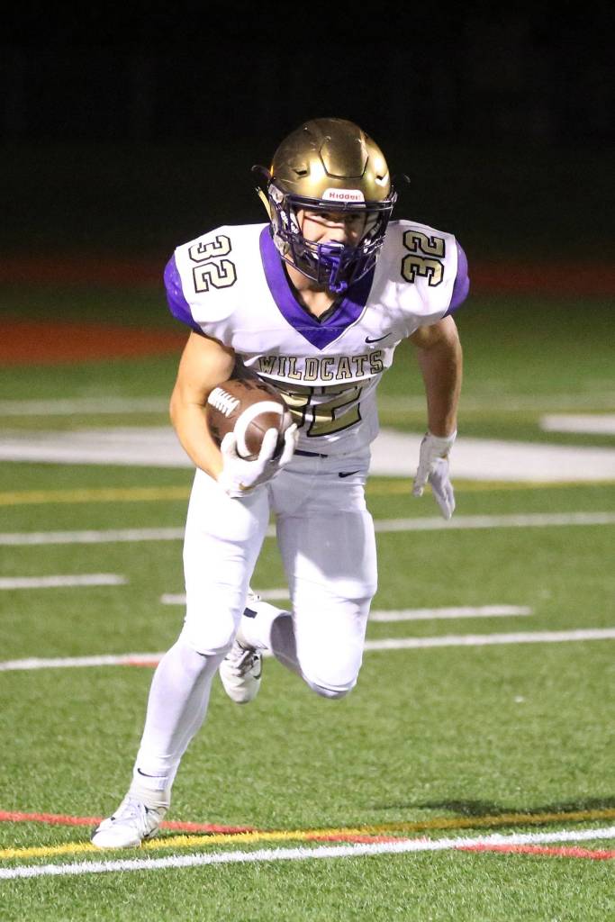 Jake Mitten returns a kickoff for the Wildcats.(Photo by John Fisken)