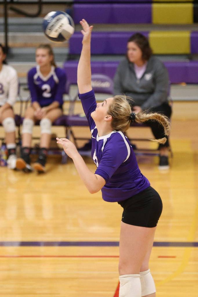 Payton Parks serves for Oak Harbor.(Photo by John Fisken)