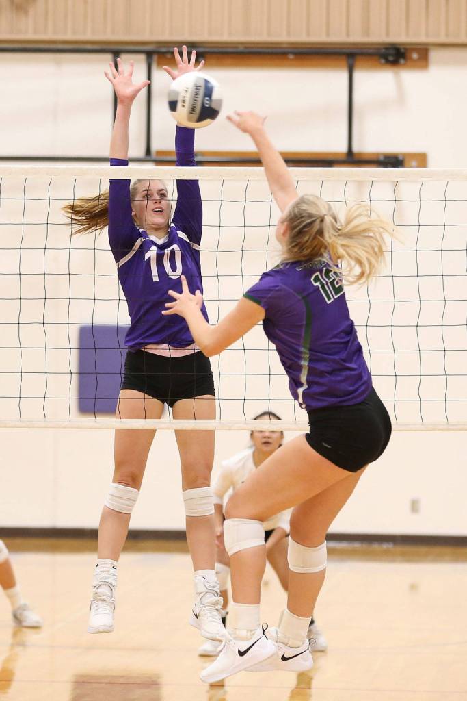 Morgan Pease (10) defends against E-Ws Sierra Lange.(Photo by John Fisken)