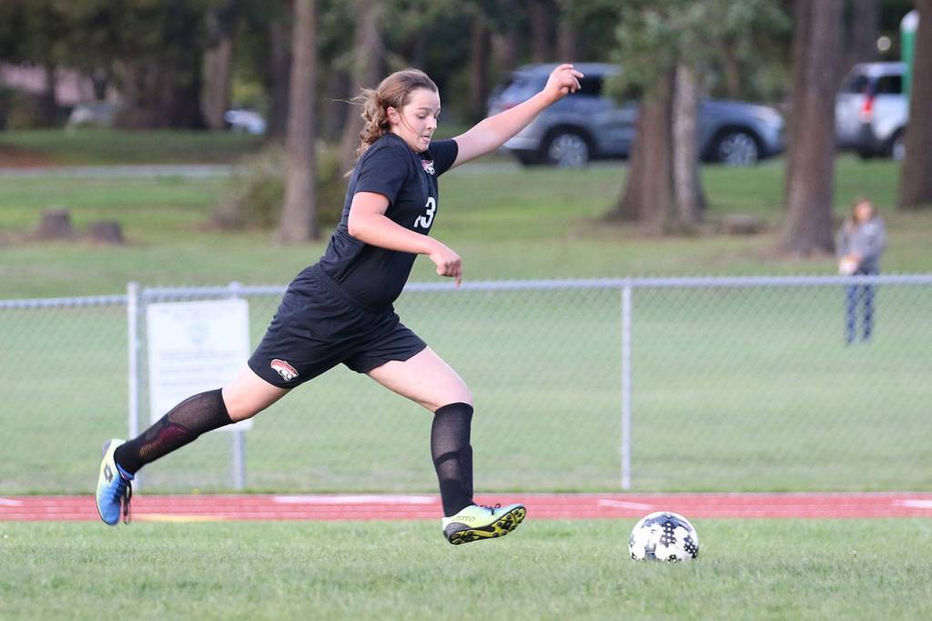 Maria Statia, JV defender.(Photo by John Fisken)