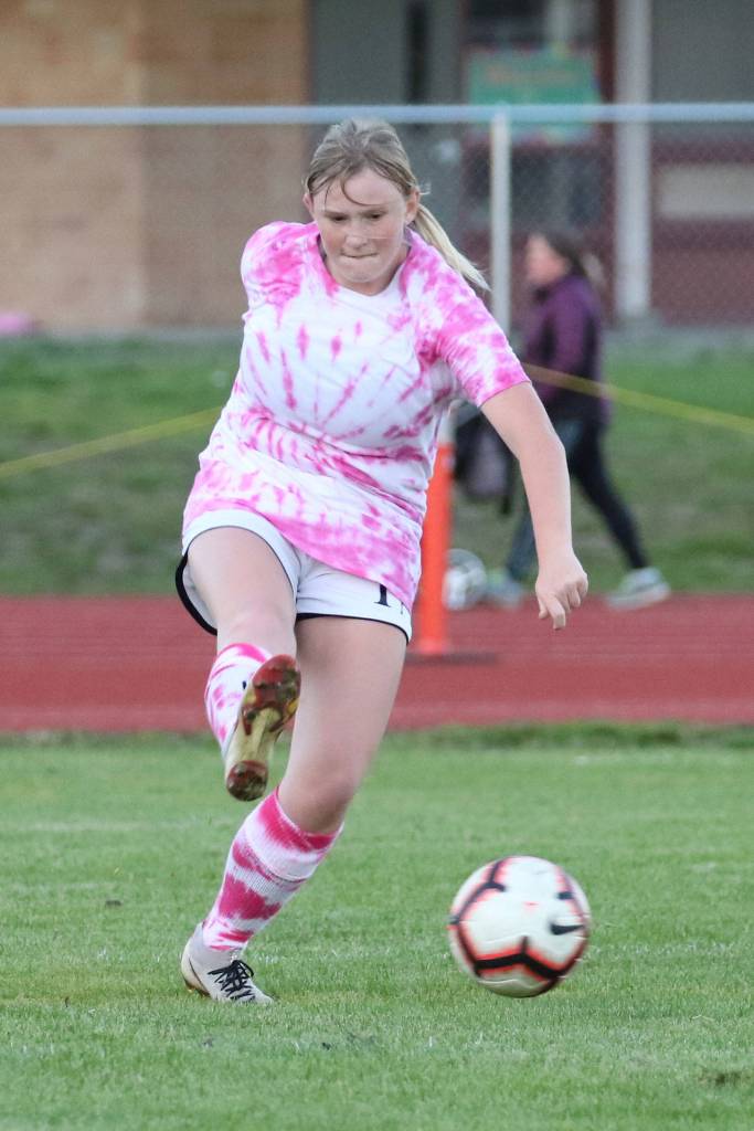 Audrianna Shaw pushes the ball up the field.(Photo by John Fisken)