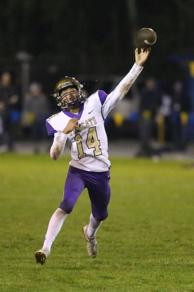 Kaito White throws on the run.(Photo by John Fisken)