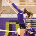 Leielle Salinger returns a Terrace tip.(Photo by John Fisken)