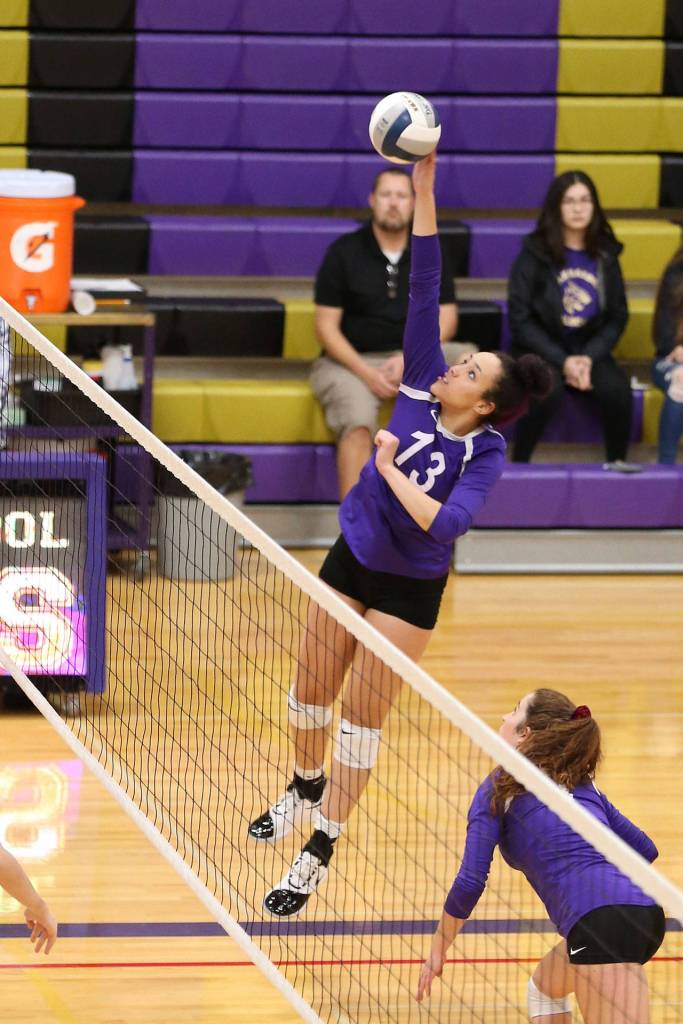 Jasmine Ford goes on the attack for Oak Harbor.(Photo by John Fisken)