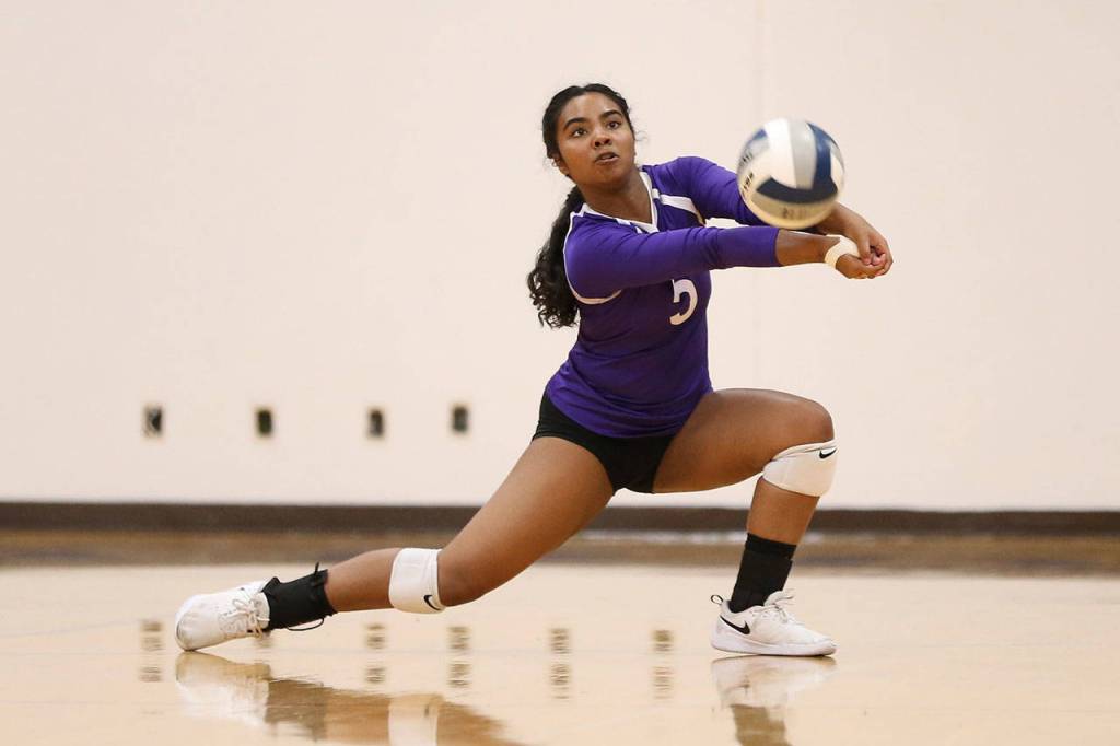 Jasmine Webster reaches for a pass.(Photo by John Fisken)