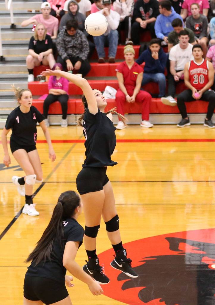 Lucy Tenore attacks from the middle.(Photo by John Fisken)