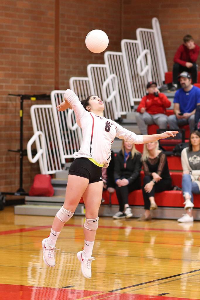 Raven Vick fires a serve.(Photo by John Fisken)