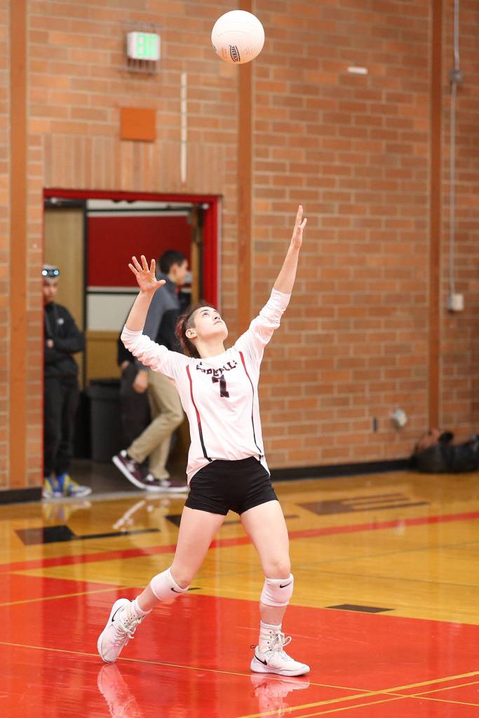 Willow Vick goes for an ace.(Photo by John Fisken)