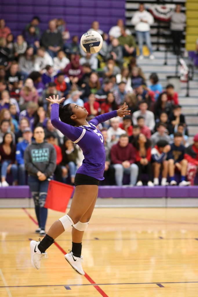 Jaslin Webster launches a serve.(Photo by John Fisken)