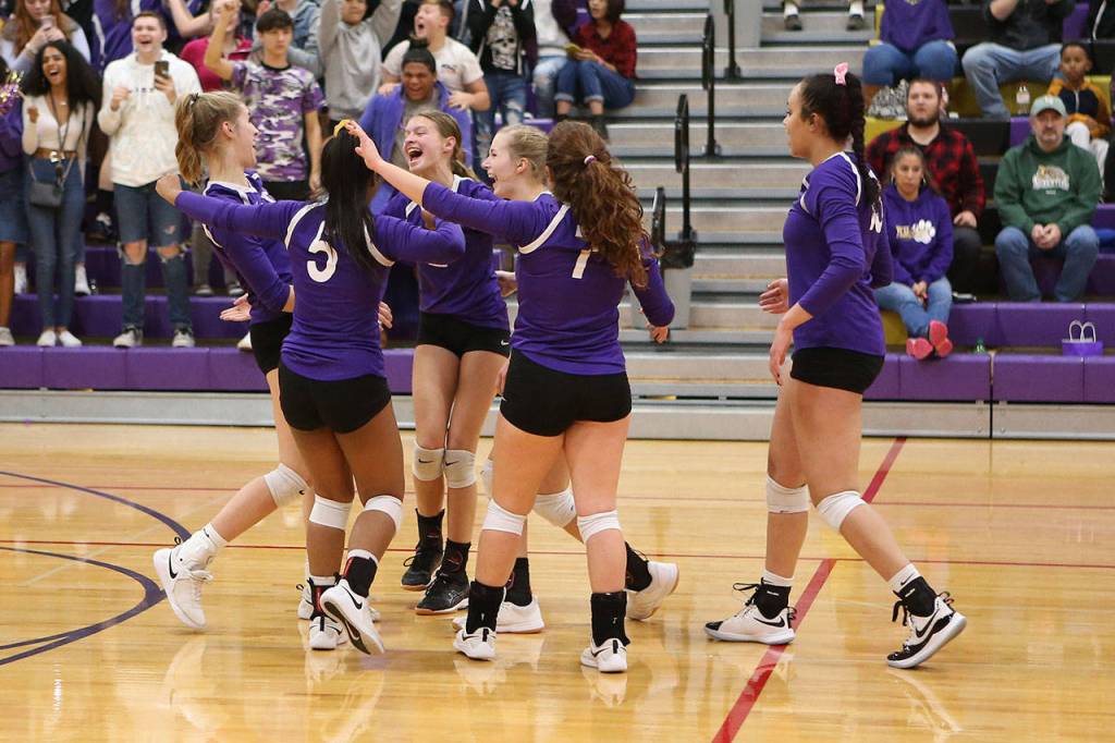 Oak Harbor celebrates a win.(Photo by John Fisken)