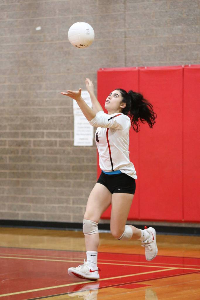 Raven Vick sets up for a serve.(Photo by John Fisken)