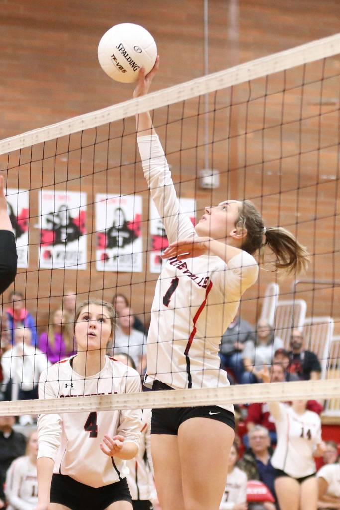 Zoe Trujillo tips for a point.(Photo by John Fisken)