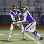 Quarterback Kaito White hands off to Brenden Andersen.(Photo by John Fisken)