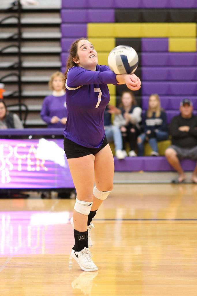 Annie Salinger uses a pass to set up a teammate.(Photo by John Fisken)
