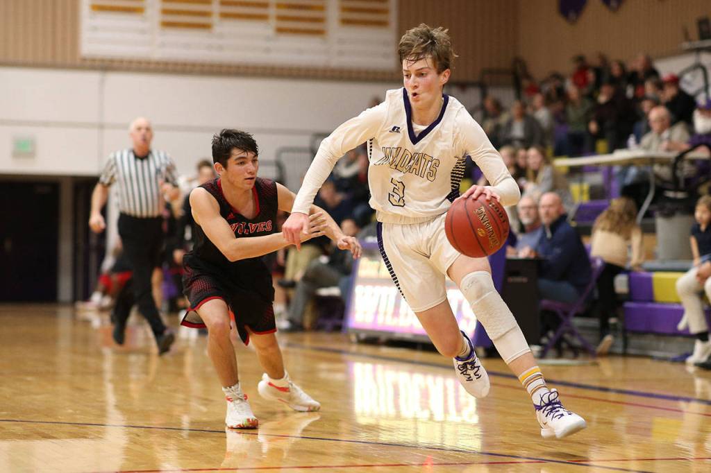 Oak Harbors Will Rankin, right, slips past Hawthorne Wolfe.(Photo by John Fisken)