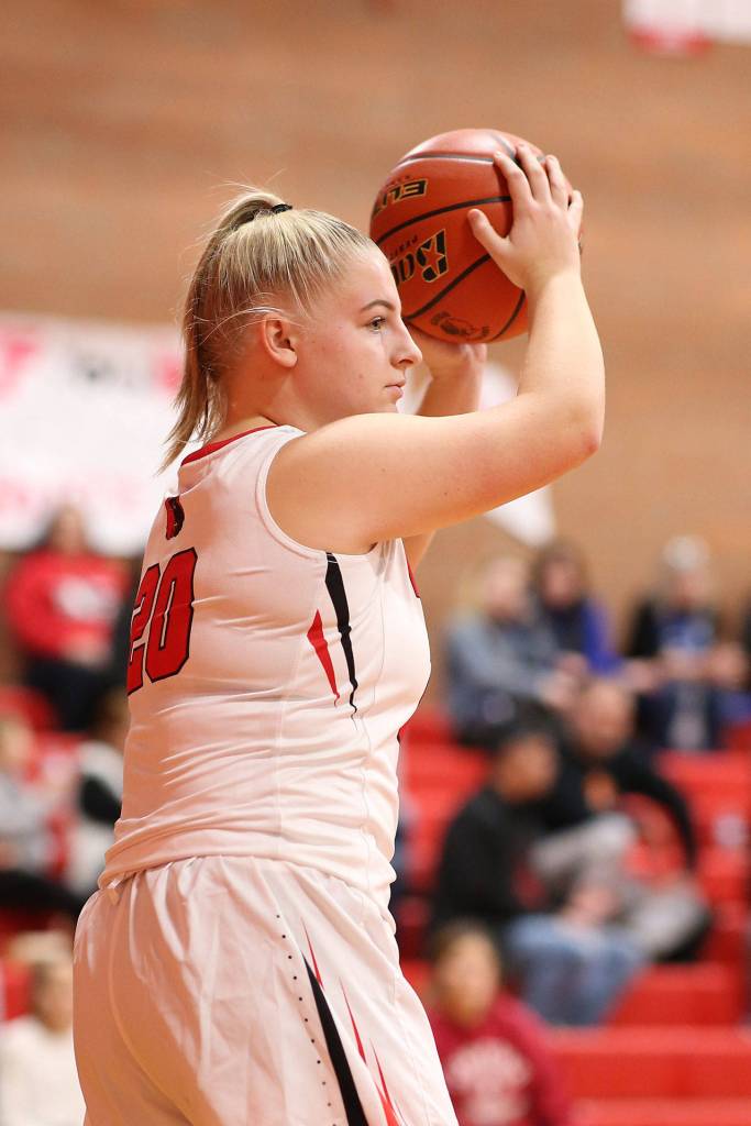Avalon Renninger scans the court for an open teammate.(Photo by John Fisken)