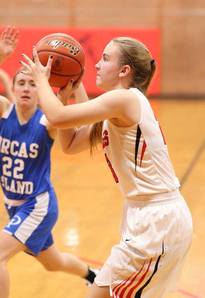 Izzy Wells sets up to shoot for Coupeville.(Photo by John Fisken)