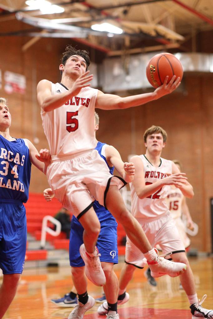 Hawthorne Wolfe sails to the bucket.(Photo by John Fisken)