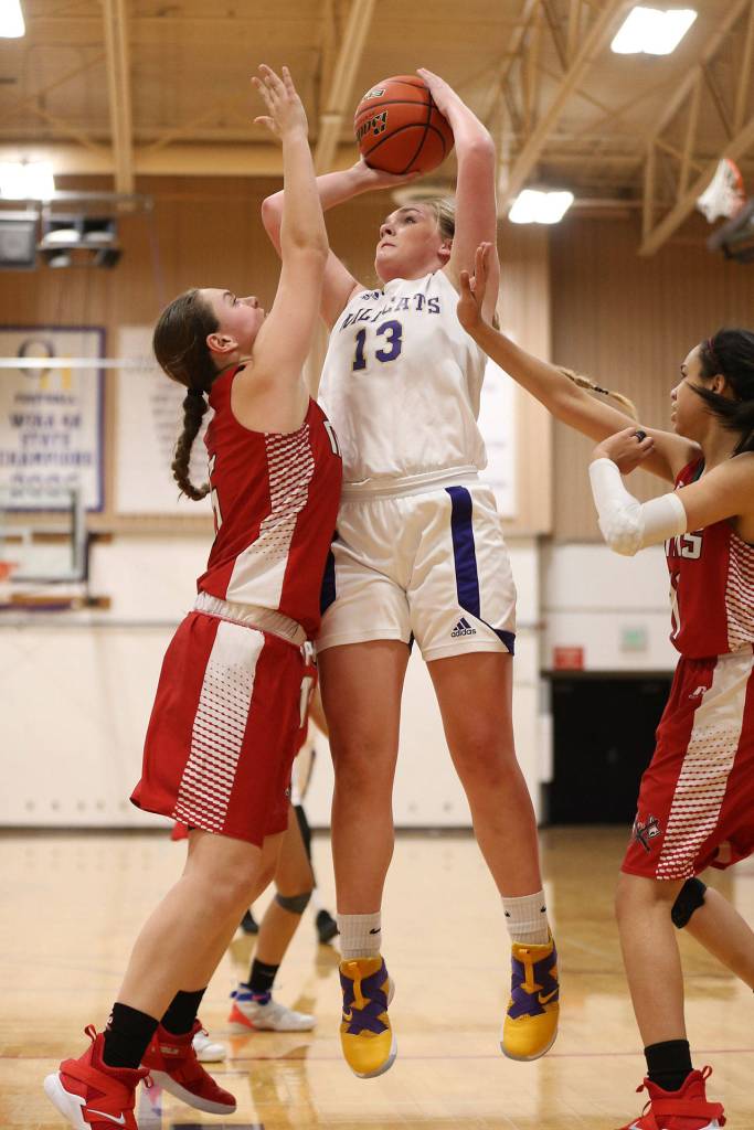 Payton Parks (13) scores over an M-P defender.(Photo by John Fisken)