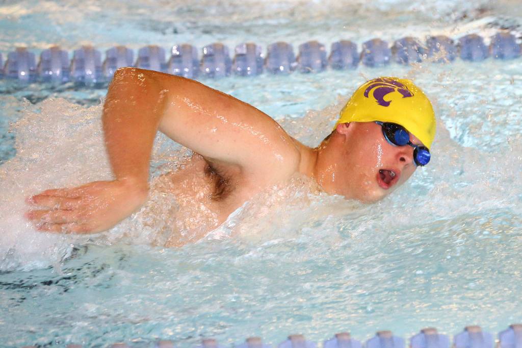 Andrew Lof takes sixth place in the 200 freestyle.(Photo by John Fisken)