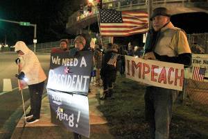 Pro-impeachment rally draws crowd