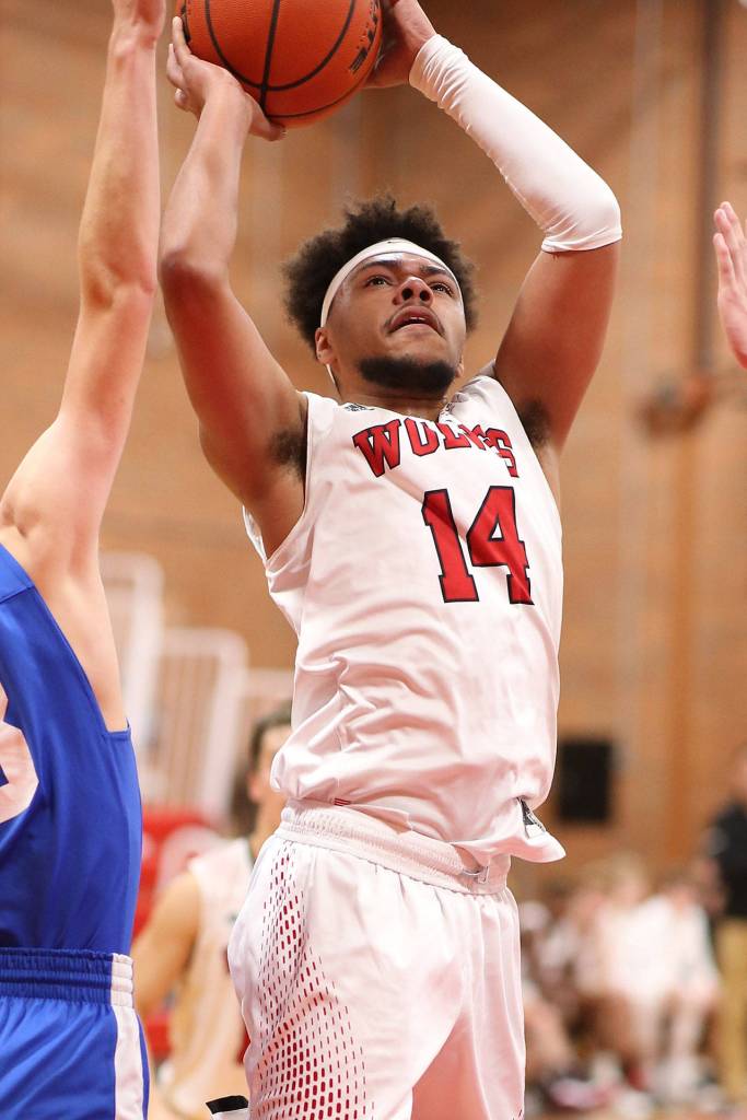 Jacobi Pilgrim muscles his way to the rim.(Photo by John Fisken)