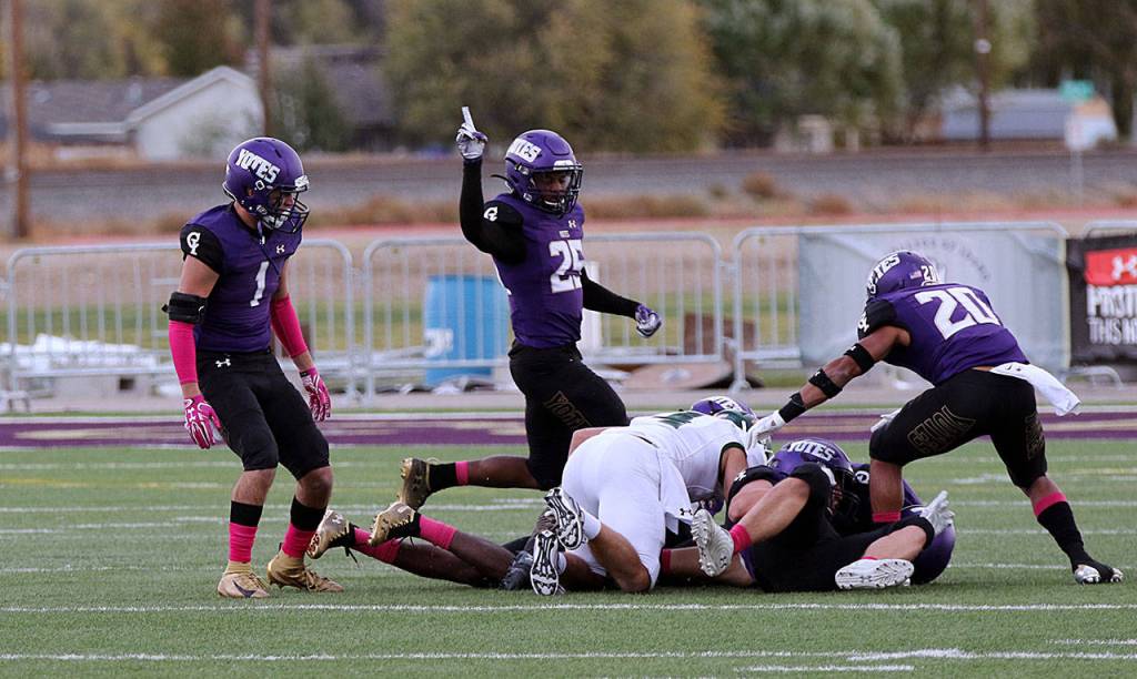 Oak Harbor graduate Dorian Hardin (25) plays football for the College of Idaho. (Photo by Inside the Lines Photography)